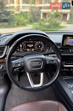 Позашляховик / Кросовер Audi Q5 2018 в 