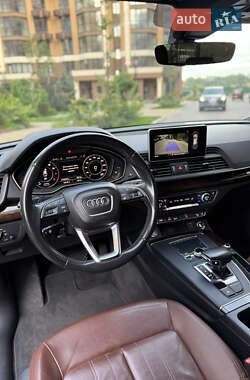 Позашляховик / Кросовер Audi Q5 2018 в 