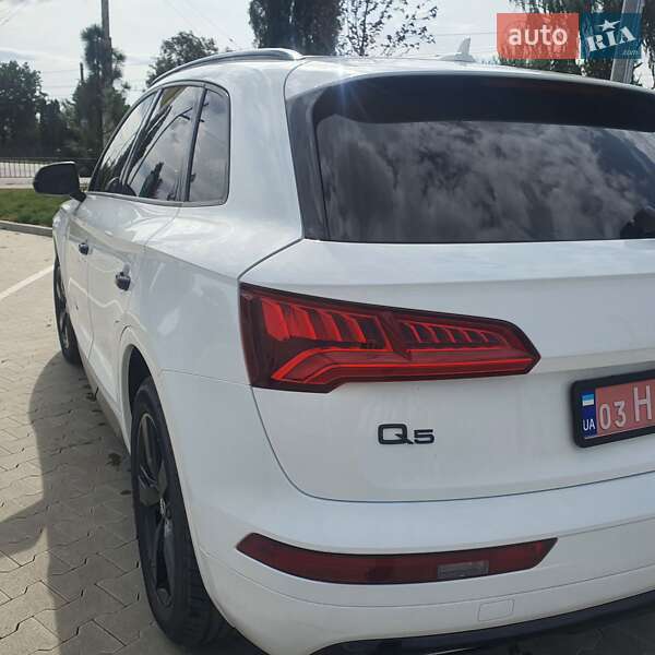 Внедорожник / Кроссовер Audi Q5 2017 в Луцке