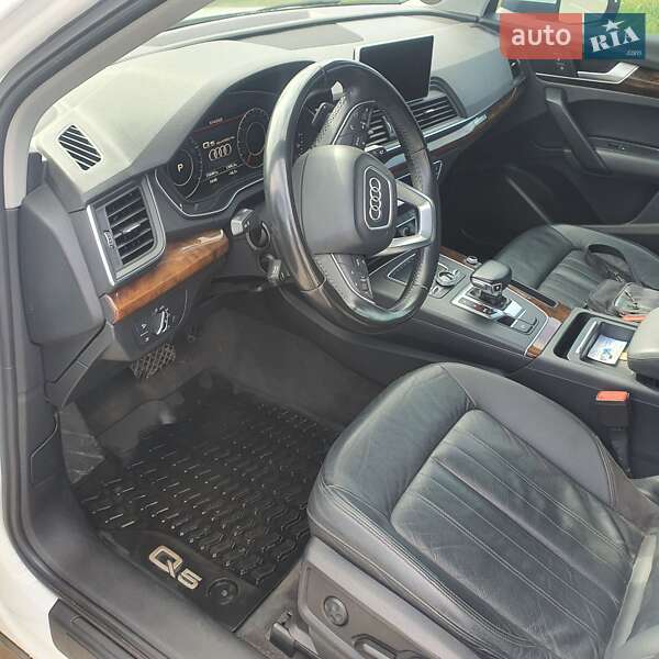 Внедорожник / Кроссовер Audi Q5 2017 в Луцке