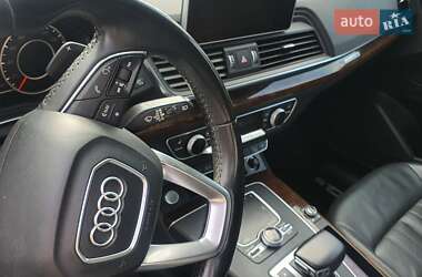 Внедорожник / Кроссовер Audi Q5 2017 в 
