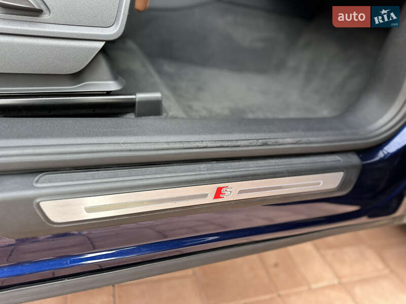 Внедорожник / Кроссовер Audi Q5 2022 в Черновцах