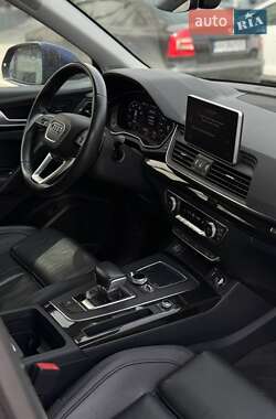 Внедорожник / Кроссовер Audi Q5 2018 в 