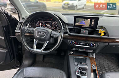 Внедорожник / Кроссовер Audi Q5 2017 в 