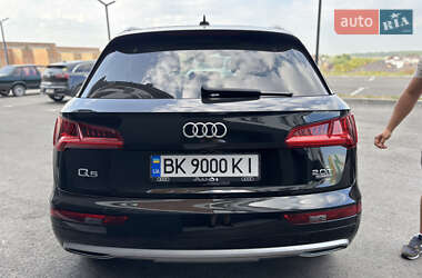 Внедорожник / Кроссовер Audi Q5 2017 в 