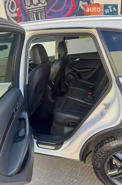 Позашляховик / Кросовер Audi Q5 2015 в 