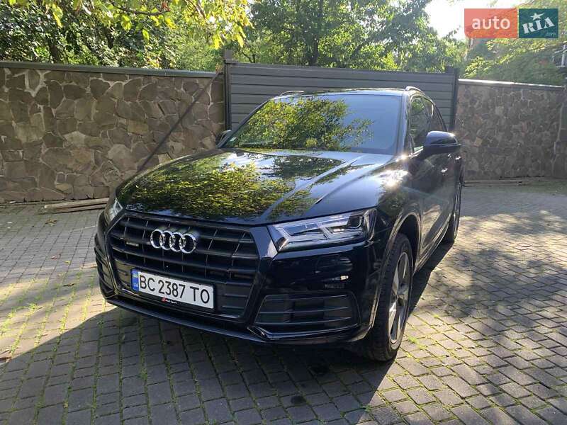 Внедорожник / Кроссовер Audi Q5 2020 в 