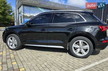 Внедорожник / Кроссовер Audi Q5 2018 в 