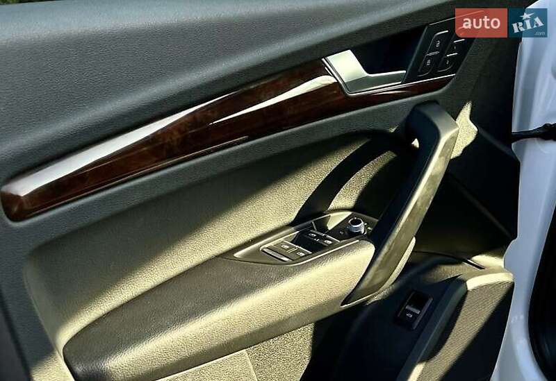 Позашляховик / Кросовер Audi Q5 2017 в Львові
