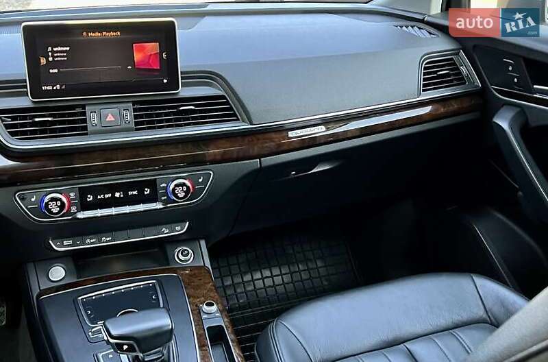 Позашляховик / Кросовер Audi Q5 2017 в Львові