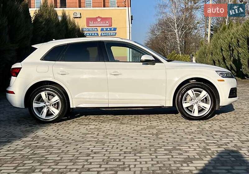 Позашляховик / Кросовер Audi Q5 2017 в Львові