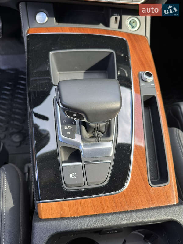 Внедорожник / Кроссовер Audi Q5 2020 в Тернополе