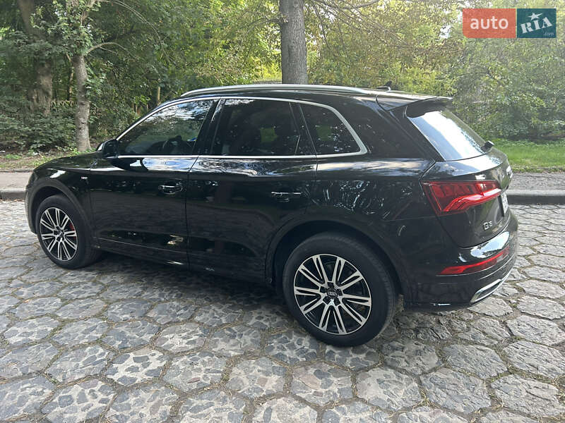 Внедорожник / Кроссовер Audi Q5 2017 в Ровно