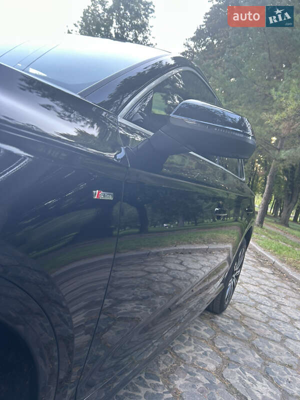 Внедорожник / Кроссовер Audi Q5 2017 в Ровно