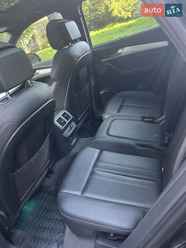 Внедорожник / Кроссовер Audi Q5 2017 в Ровно