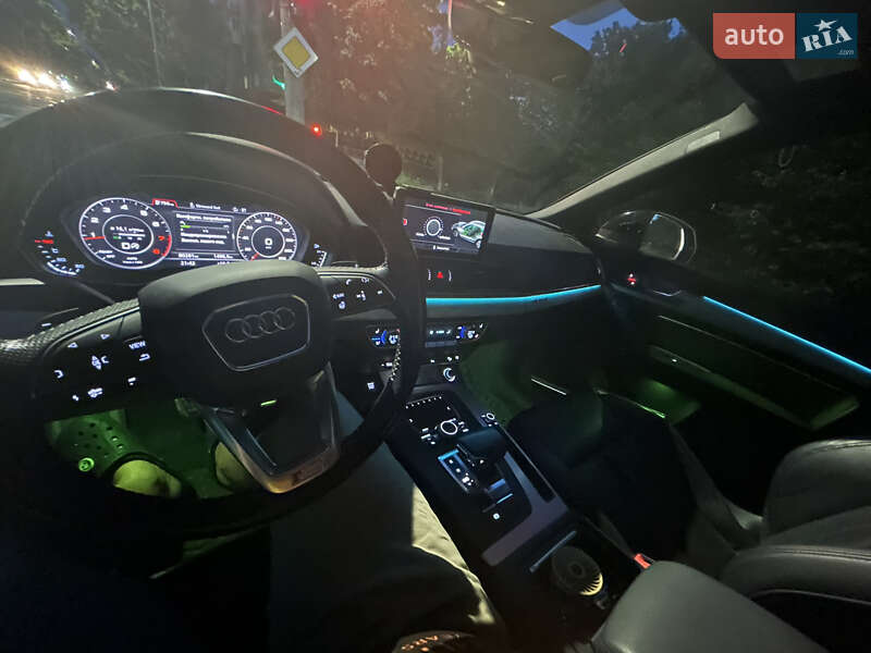 Внедорожник / Кроссовер Audi Q5 2017 в Ровно