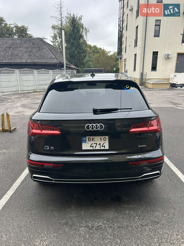 Внедорожник / Кроссовер Audi Q5 2017 в Ровно