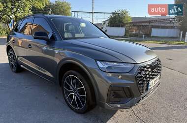 Позашляховик / Кросовер Audi Q5 2021 в 