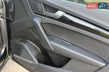 Позашляховик / Кросовер Audi Q5 2021 в 