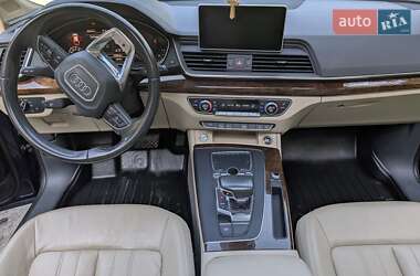 Внедорожник / Кроссовер Audi Q5 2017 в 