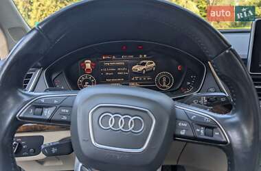 Внедорожник / Кроссовер Audi Q5 2017 в 