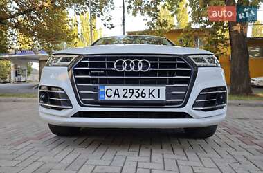 Позашляховик / Кросовер Audi Q5 2020 в Києві