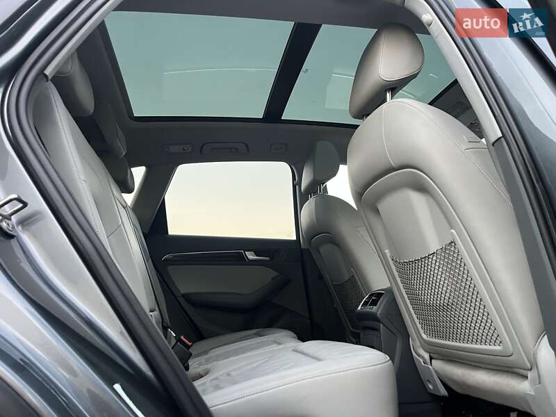 Позашляховик / Кросовер Audi Q5 2015 в Дубні