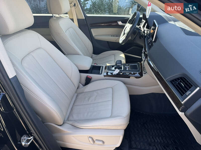 Позашляховик / Кросовер Audi Q5 2017 в Луцьку