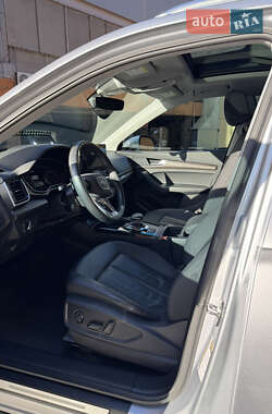 Внедорожник / Кроссовер Audi Q5 2022 в 