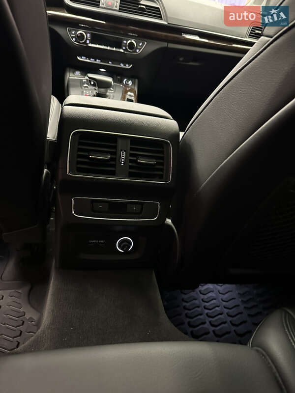 Внедорожник / Кроссовер Audi Q5 2019 в Киеве