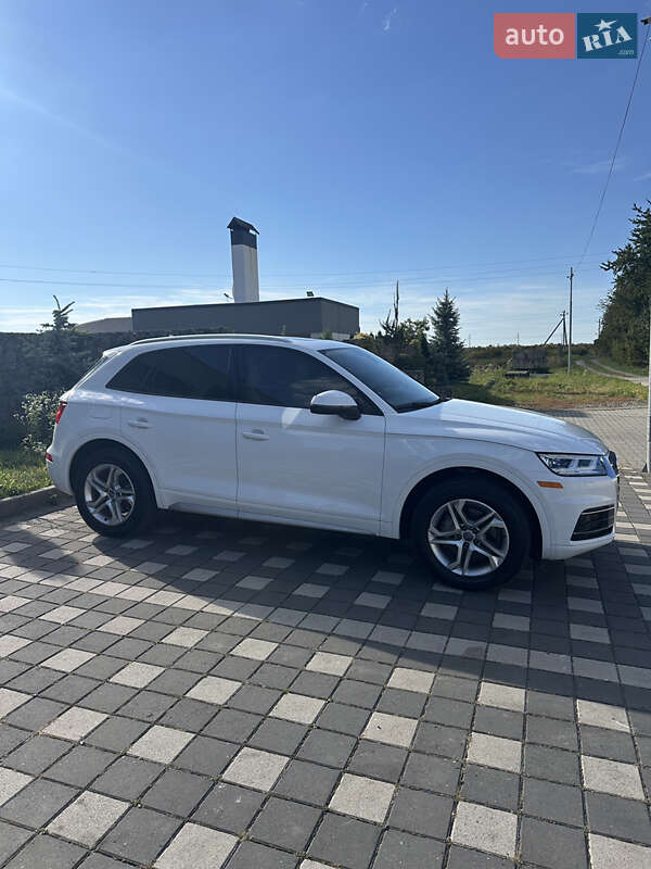 Внедорожник / Кроссовер Audi Q5 2018 в Стрые