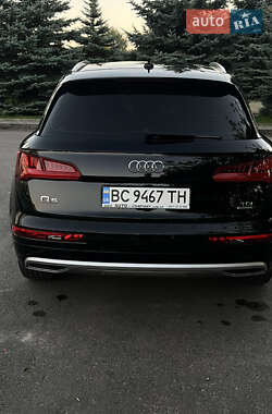 Внедорожник / Кроссовер Audi Q5 2017 в 