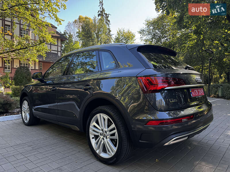 Позашляховик / Кросовер Audi Q5 2021 в Києві