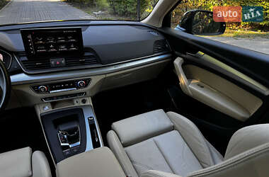 Внедорожник / Кроссовер Audi Q5 2021 в 