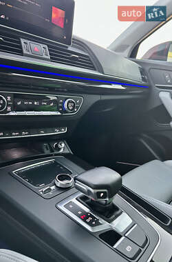 Внедорожник / Кроссовер Audi Q5 2018 в 