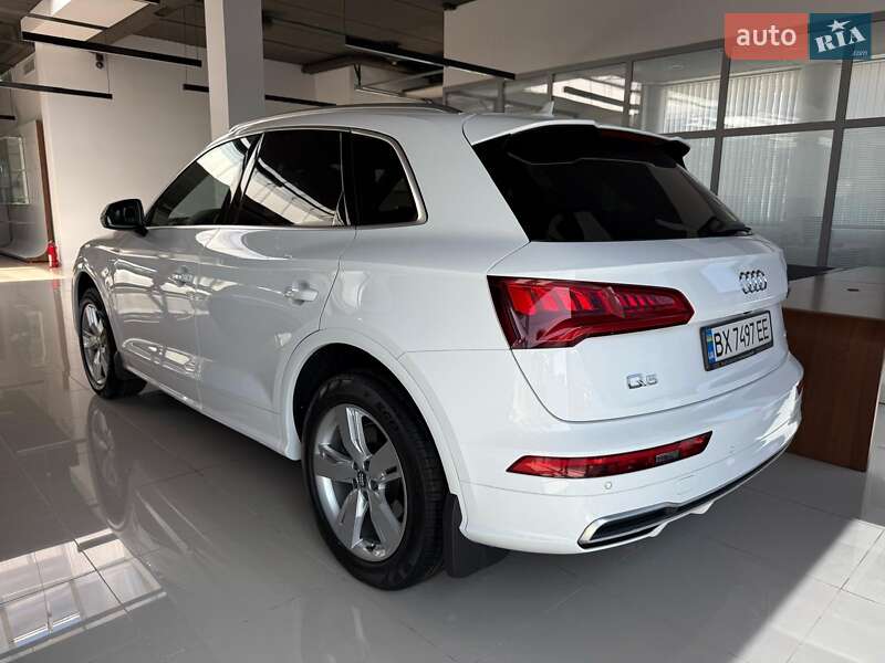 Внедорожник / Кроссовер Audi Q5 2017 в Хмельницком