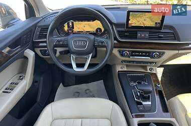 Внедорожник / Кроссовер Audi Q5 2017 в 