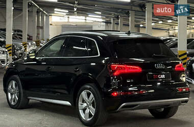 Внедорожник / Кроссовер Audi Q5 2018 в 