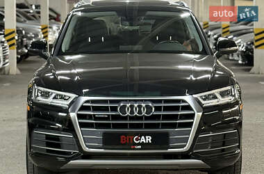 Внедорожник / Кроссовер Audi Q5 2018 в 