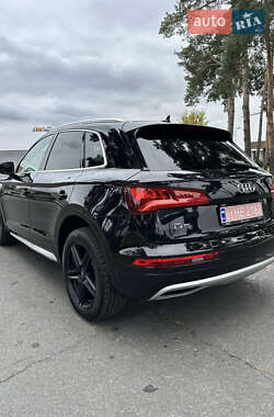 Позашляховик / Кросовер Audi Q5 2018 в 