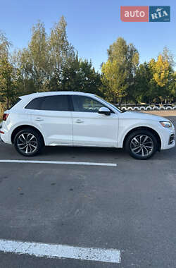 Внедорожник / Кроссовер Audi Q5 2021 в 