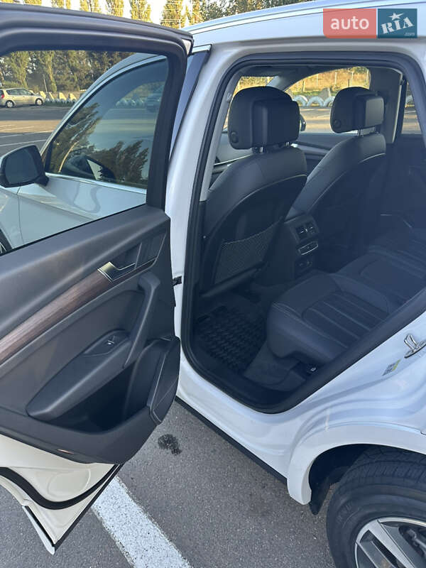 Внедорожник / Кроссовер Audi Q5 2021 в Вараше