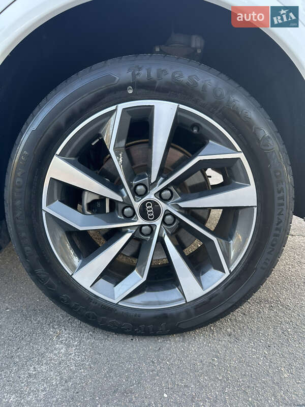 Внедорожник / Кроссовер Audi Q5 2021 в Вараше
