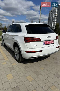 Позашляховик / Кросовер Audi Q5 2018 в 