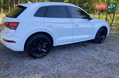 Позашляховик / Кросовер Audi Q5 2020 в 