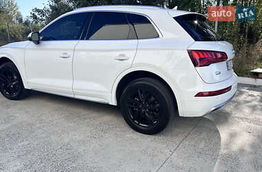 Позашляховик / Кросовер Audi Q5 2020 в 