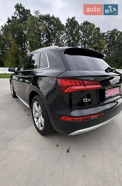 Внедорожник / Кроссовер Audi Q5 2017 в 