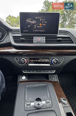 Внедорожник / Кроссовер Audi Q5 2017 в 
