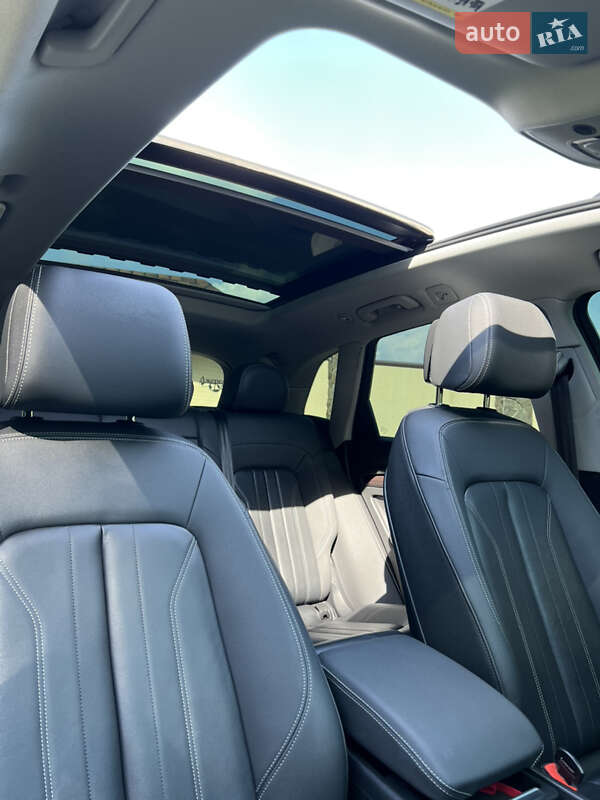 Внедорожник / Кроссовер Audi Q5 2020 в Новомосковске