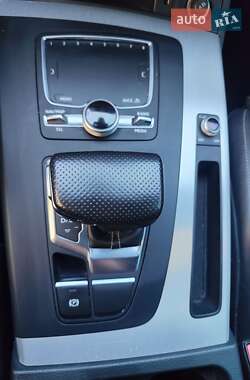 Внедорожник / Кроссовер Audi Q5 2018 в 